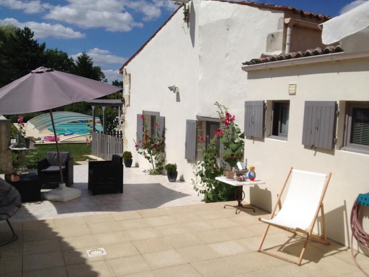 Studio Avec Piscine Privee Jardin Clos Et Wifi A Saint Jean D'Angely Ngoại thất bức ảnh
