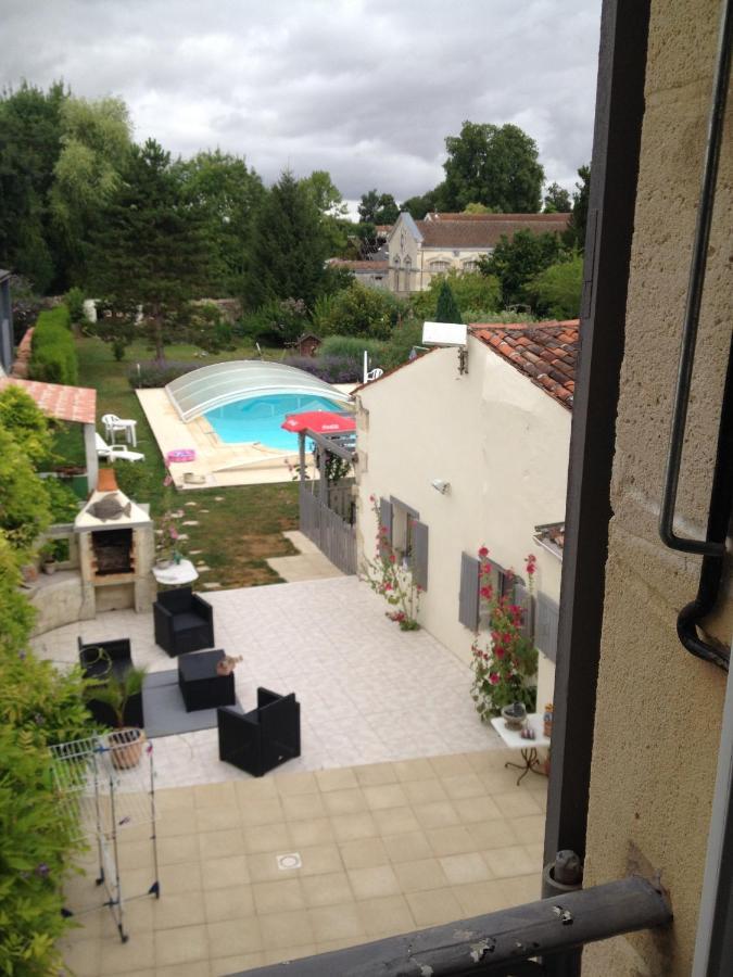 Studio Avec Piscine Privee Jardin Clos Et Wifi A Saint Jean D'Angely Ngoại thất bức ảnh