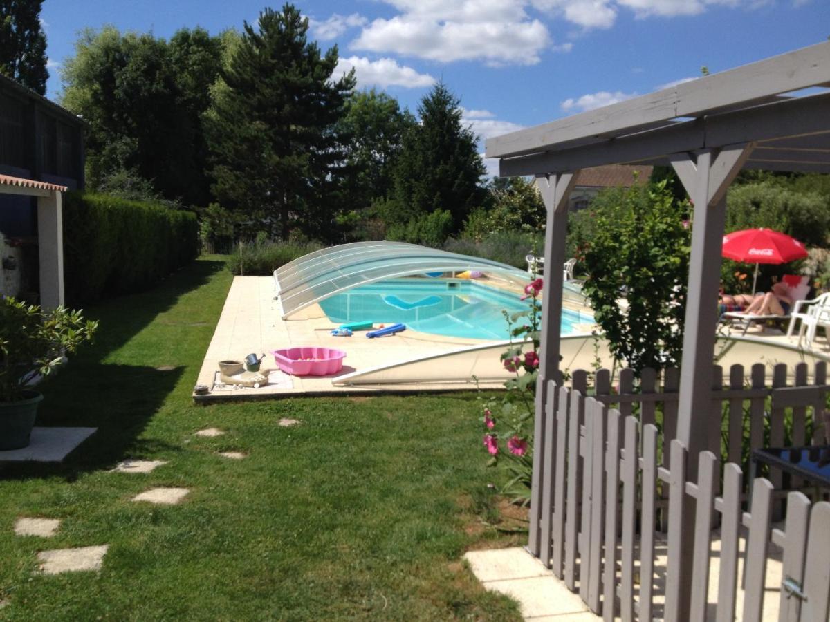 Studio Avec Piscine Privee Jardin Clos Et Wifi A Saint Jean D'Angely Ngoại thất bức ảnh